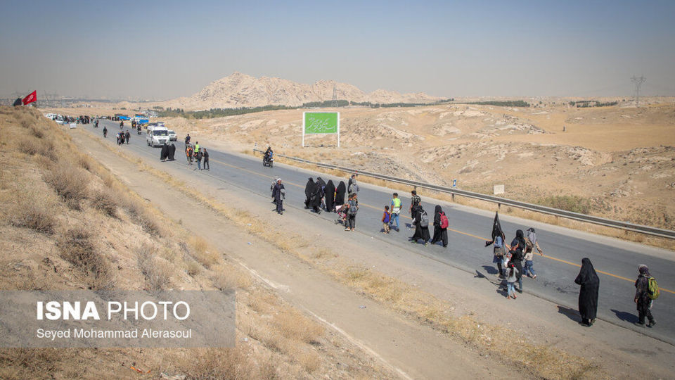 زائران پیاده حرم امام رضا (ع)