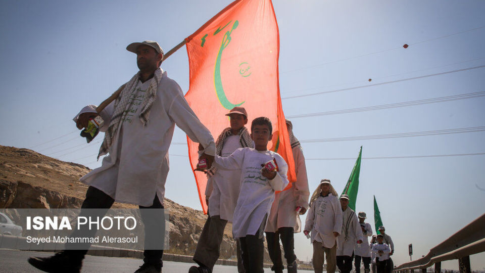 زائران پیاده حرم امام رضا (ع)