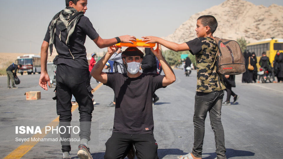 زائران پیاده حرم امام رضا (ع)