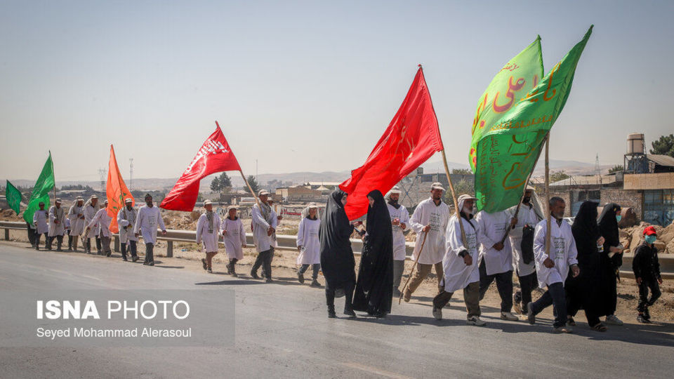 زائران پیاده حرم امام رضا (ع)