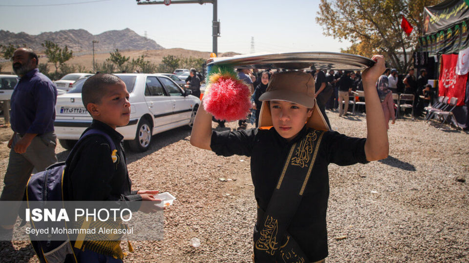 زائران پیاده حرم امام رضا (ع)