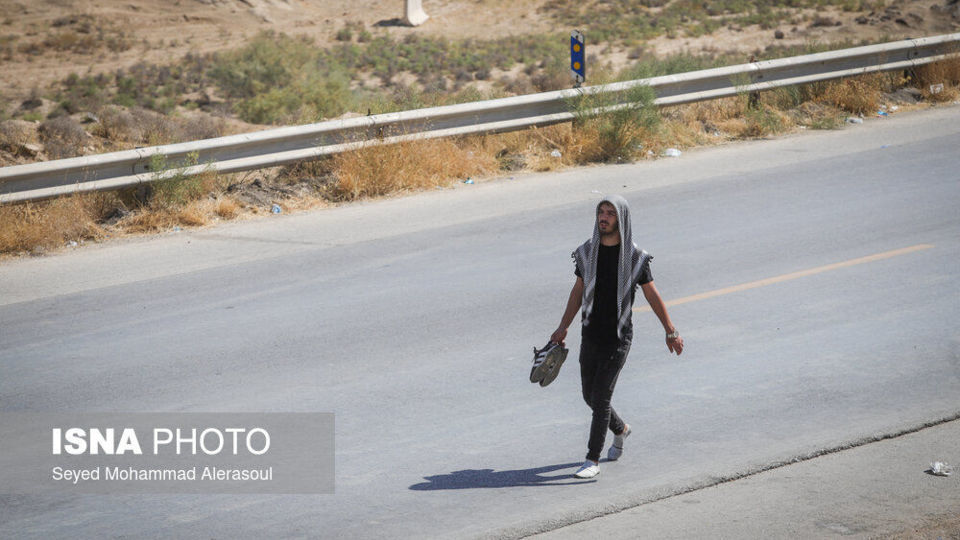 زائران پیاده حرم امام رضا (ع)