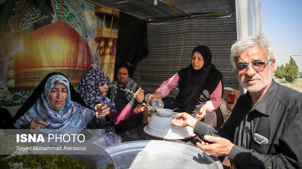 زائران پیاده حرم امام رضا (ع)