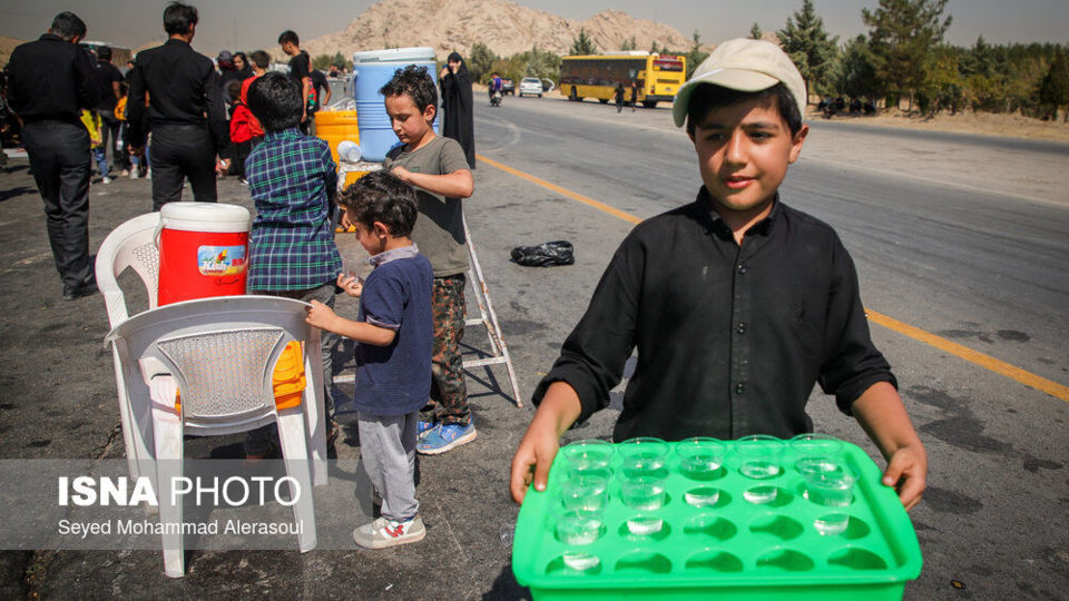 زائران پیاده حرم امام رضا (ع)