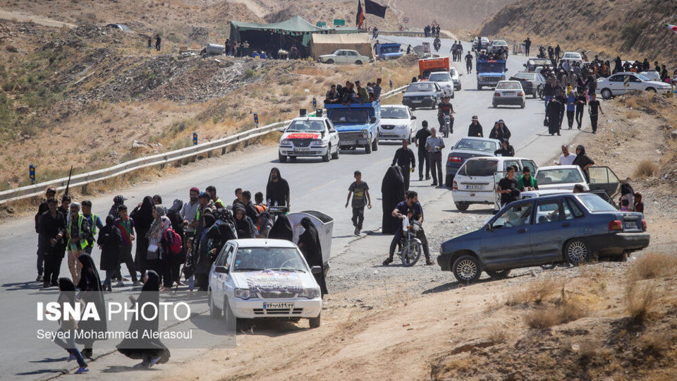 زائران پیاده حرم امام رضا (ع)