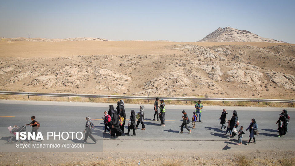 زائران پیاده حرم امام رضا (ع)