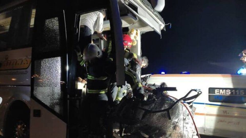 حادثه برای اتوبوس مسافربری در دامغان/ ۲۳ نفر مصدوم شدند