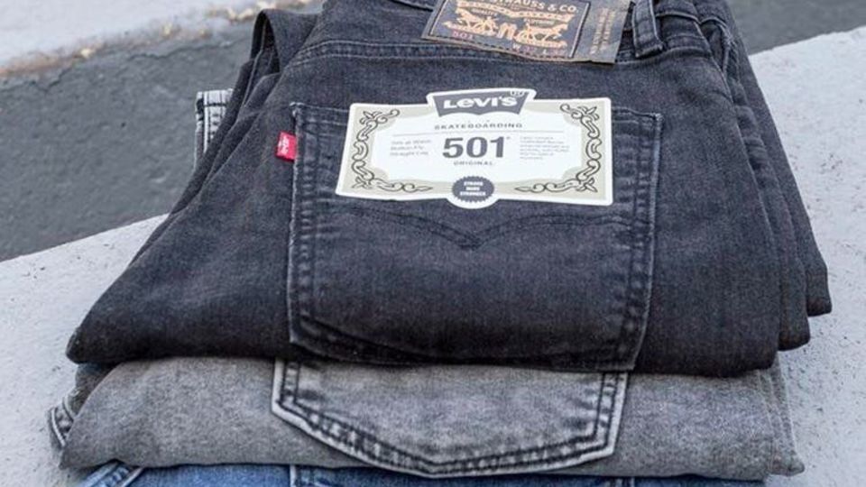 فروش یک شلوار جین به قیمت ۲.۵ میلیارد تومان! | تصویر شلواری که نمایانگر تاریخ طولانی نژادپرستی در آمریکاست 
