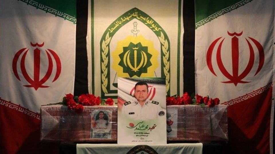 وداع مردم با شهیدی که تنها فرزندش به‌زودی به دنیا می‌آید!+ عکس