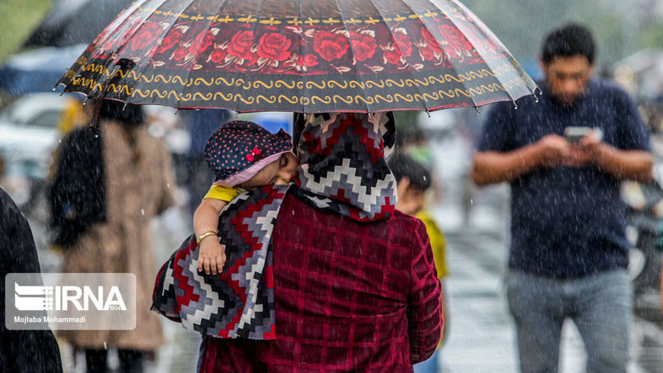 ورود سامانه بارشی به شمال‌غرب کشور از روز فردا/ بارش پراکنده باران در پایتخت