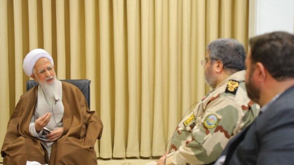 آیت‌الله جوادی آملی: همگان باید بر کمک به مردم متمرکز شوند