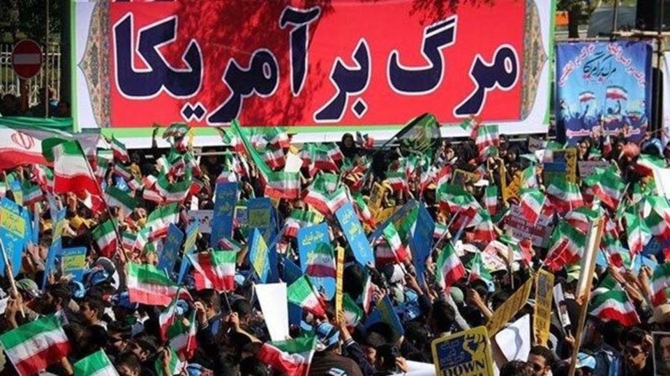 مراسم ۱۳ آبان تا دقایقی دیگر در تهران و سراسر کشور آغاز میشود مراسم ۱۳ آبان تا دقایقی دیگر در تهران و سراسر کشور آغاز میشود