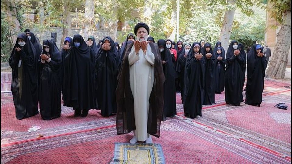 دیدار رئیسی با دانش‌آموزان اردو‌ی راهیان پیشرفت