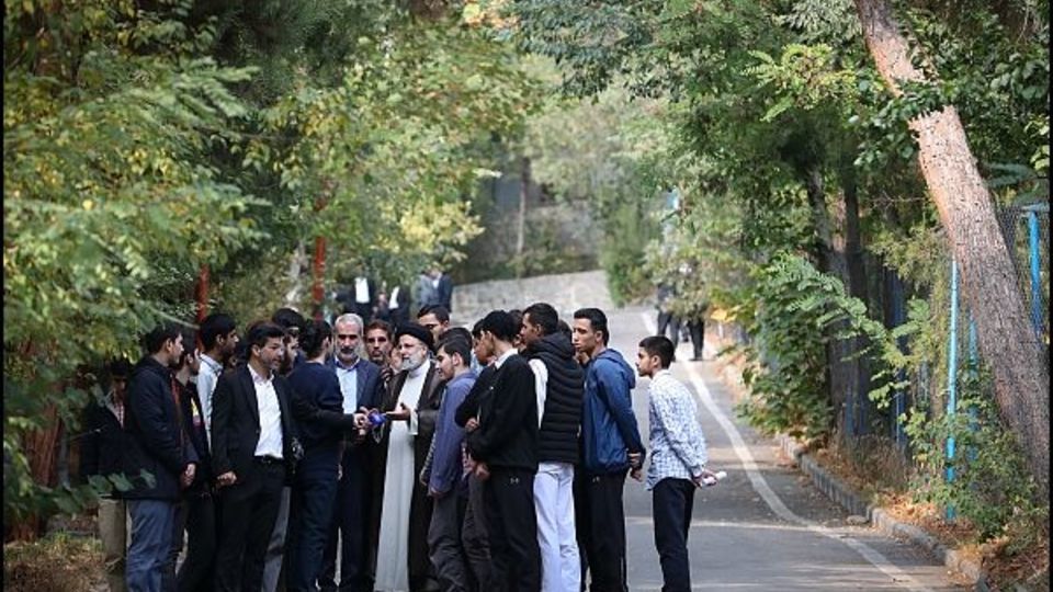 دیدار رئیسی با دانش‌آموزان اردو‌ی راهیان پیشرفت