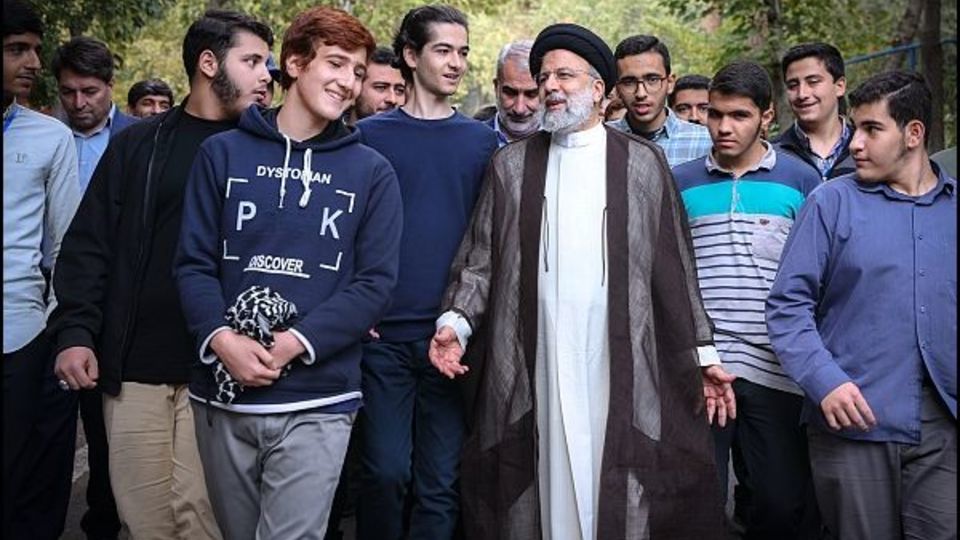 دیدار رئیسی با دانش‌آموزان اردو‌ی راهیان پیشرفت