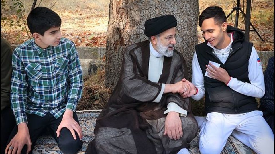 دیدار رئیسی با دانش‌آموزان اردو‌ی راهیان پیشرفت