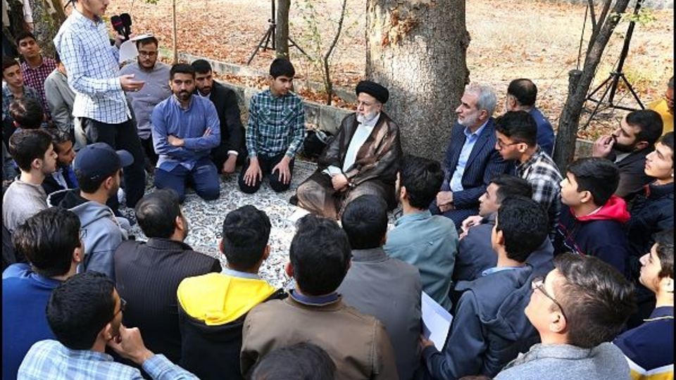 دیدار رئیسی با دانش‌آموزان اردو‌ی راهیان پیشرفت