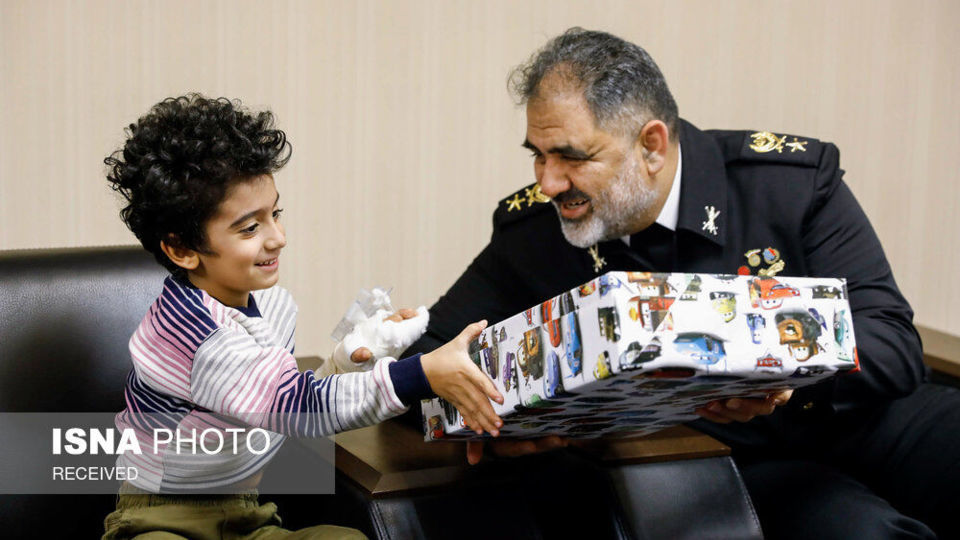 دیدار امیر دریادار ایرانی با آرتین فرزند نیروی دریایی