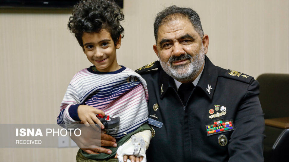 دیدار امیر دریادار ایرانی با آرتین فرزند نیروی دریایی