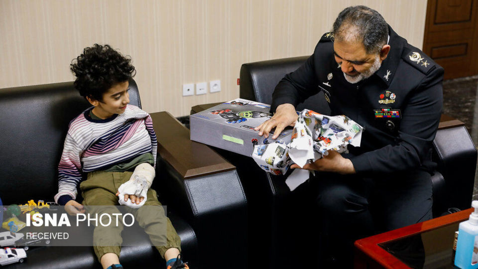 دیدار امیر دریادار ایرانی با آرتین فرزند نیروی دریایی