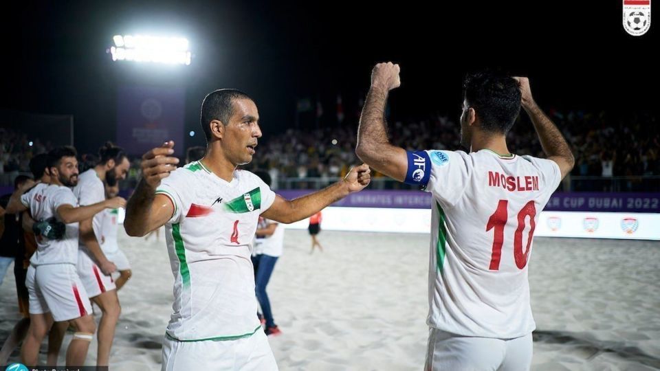 مراسم اهدای جام و جوایز برترین ها به تیم ملی فوتبال ساحلی ایران در جام بین قاره ای ۲۰۲۲