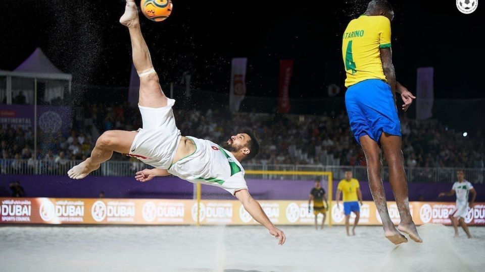 مراسم اهدای جام و جوایز برترین ها به تیم ملی فوتبال ساحلی ایران در جام بین قاره ای ۲۰۲۲