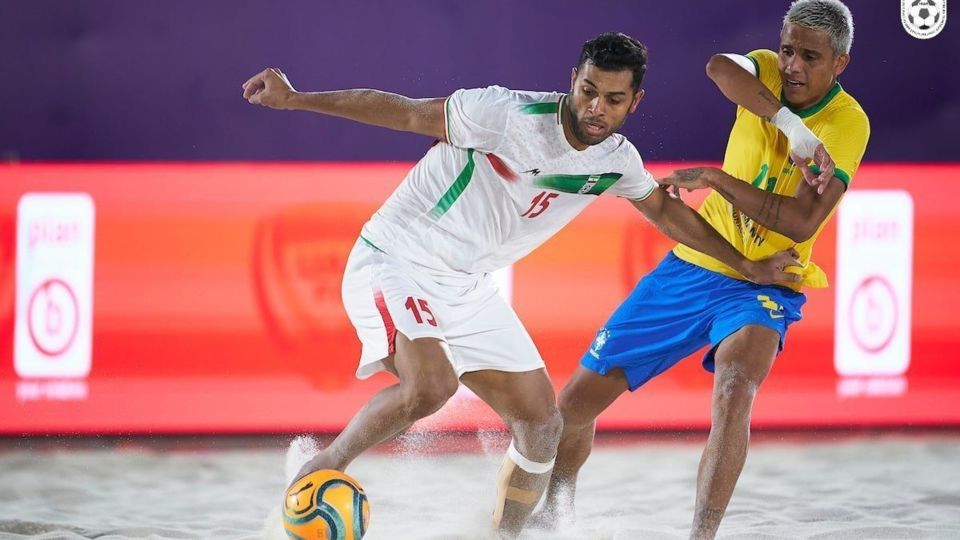 مراسم اهدای جام و جوایز برترین ها به تیم ملی فوتبال ساحلی ایران در جام بین قاره ای ۲۰۲۲