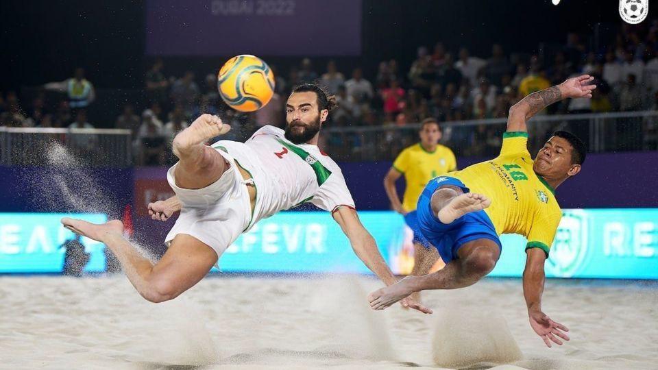 مراسم اهدای جام و جوایز برترین ها به تیم ملی فوتبال ساحلی ایران در جام بین قاره ای ۲۰۲۲