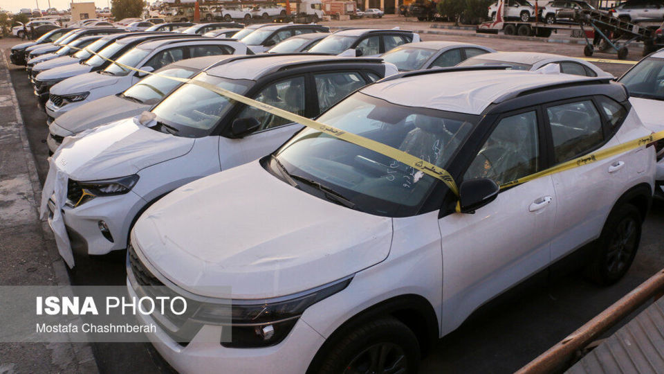 ترخیص نخستین محموله خودروهای وارداتی - بندرلنگه