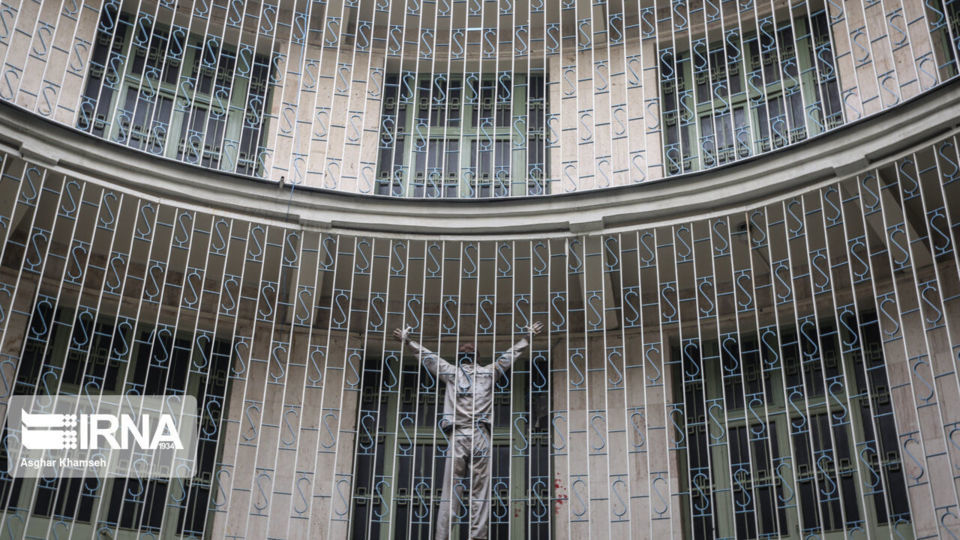 زندانیان سیاسی در ایران به روایت شاه مخلوع؛ از انکار تا عفو عمومی زندانیان سیاسی در ایران به روایت شاه مخلوع؛ از انکار تا عفو عمومی