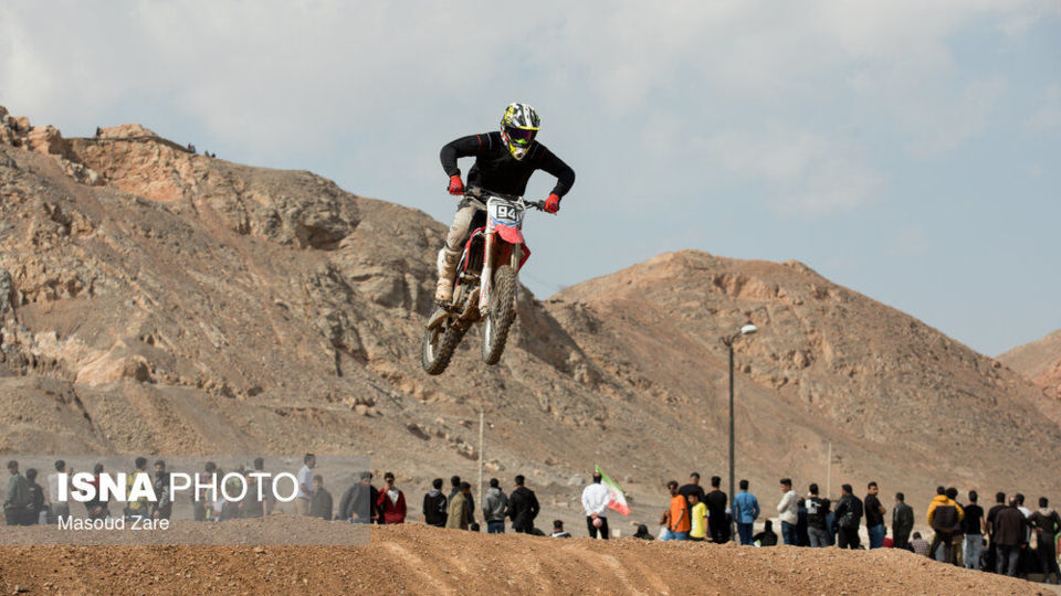 تجربه هیجان پرواز در پیست تمرینی موتور کراس یزد