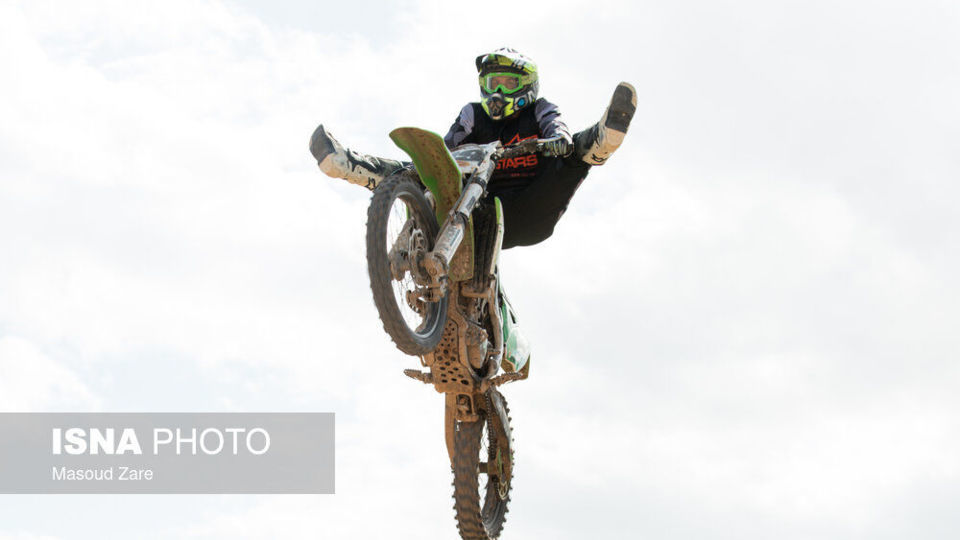 تجربه هیجان پرواز در پیست تمرینی موتور کراس یزد