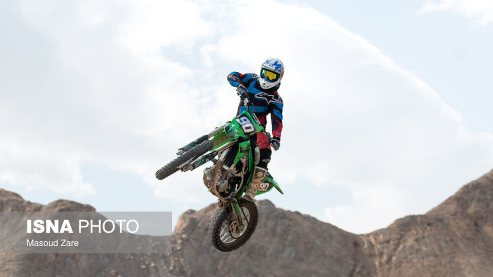 تجربه هیجان پرواز در پیست تمرینی موتور کراس یزد