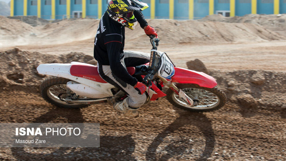 تجربه هیجان پرواز در پیست تمرینی موتور کراس یزد