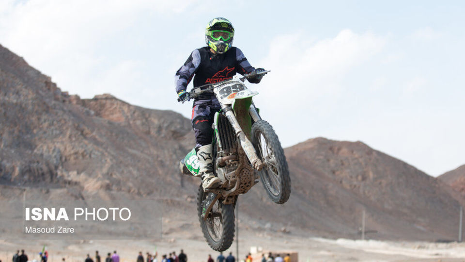 تجربه هیجان پرواز در پیست تمرینی موتور کراس یزد