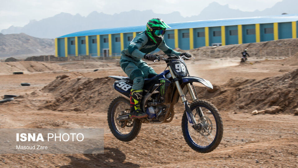 تجربه هیجان پرواز در پیست تمرینی موتور کراس یزد