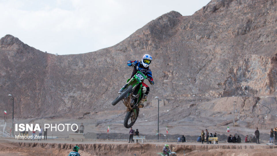 تجربه هیجان پرواز در پیست تمرینی موتور کراس یزد