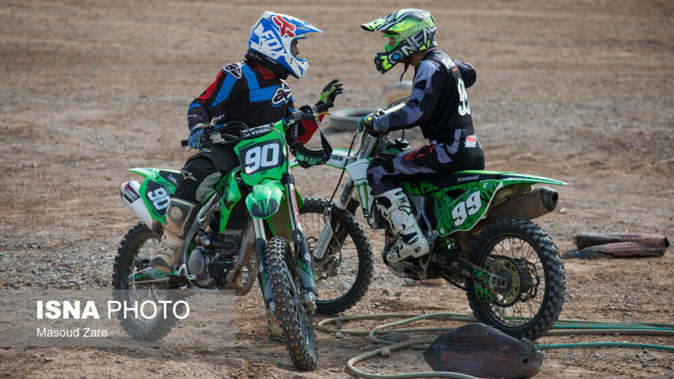 تجربه هیجان پرواز در پیست تمرینی موتور کراس یزد