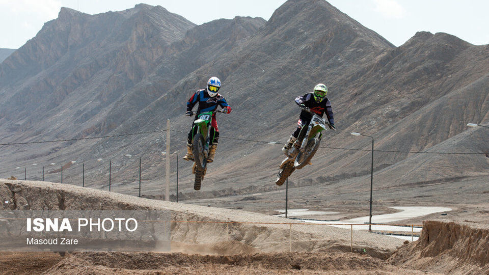 تجربه هیجان پرواز در پیست تمرینی موتور کراس یزد