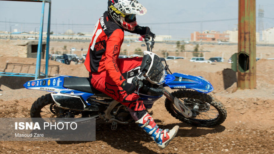 تجربه هیجان پرواز در پیست تمرینی موتور کراس یزد