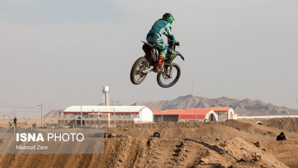 تجربه هیجان پرواز در پیست تمرینی موتور کراس یزد