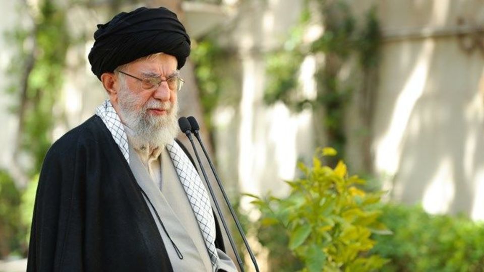 رهبر انقلاب: عوامل مسمومیت دانشآموزان باید به اشد مجازات برسند رهبر انقلاب: عوامل مسمومیت دانشآموزان باید به اشد مجازات برسند