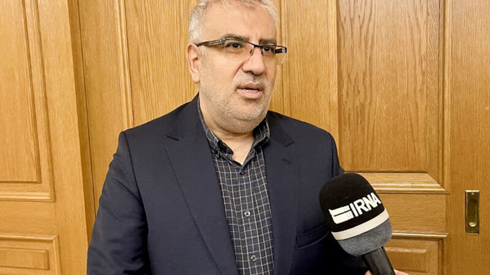 بنزین گران نمیشود/ امضای قراردادهای جدید نفتی با شرکتهای چینی بنزین گران نمیشود/ امضای قراردادهای جدید نفتی با شرکتهای چینی