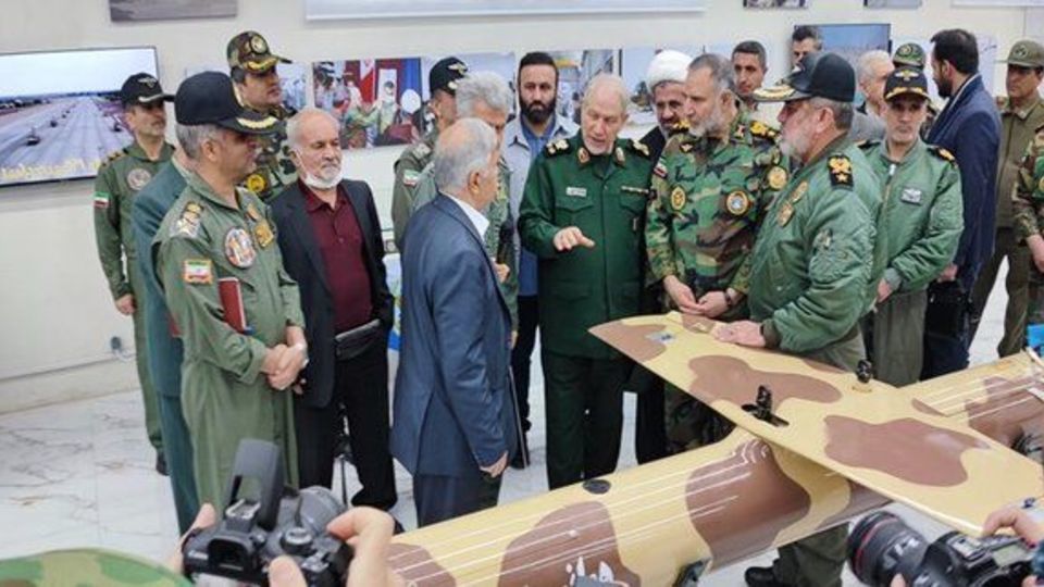 نمایش موشک کروز«حیدر» و «شفق» در نمایشگاه دستاوردهای هوانیروز ارتش نمایش موشک کروز«حیدر» و «شفق» در نمایشگاه دستاوردهای هوانیروز ارتش