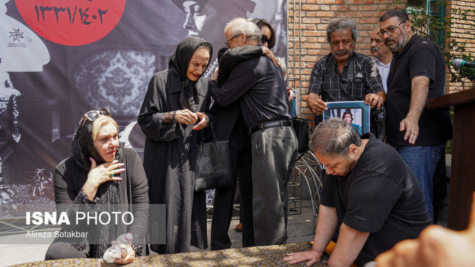 مراسم تشییع پیکر فریماه فرجامی