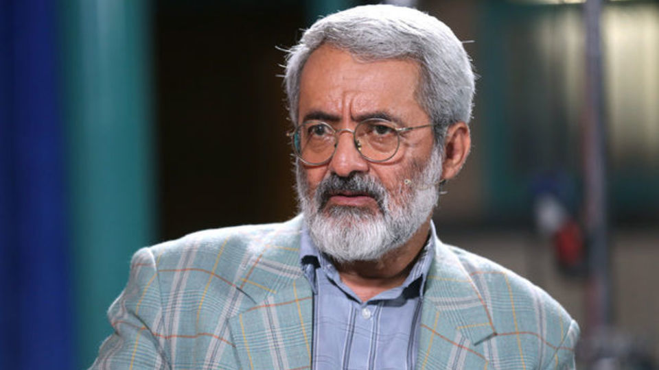 لنگه کفش به طرف عکس شاه پرت کردند تا حکم اعدام بگیرند/ نمیتوانیم بگوییم ایران پر از «بهشتی» است لنگه کفش به طرف عکس شاه پرت کردند تا حکم اعدام بگیرند/ نمیتوانیم بگوییم ایران پر از «بهشتی» است