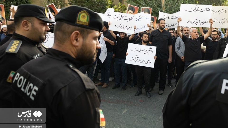 تجمع دانشجویان در پی محکومیت هتک حرمت قرآن کریم