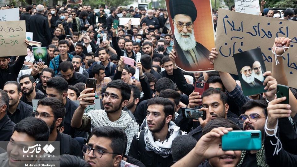 تجمع دانشجویان در پی محکومیت هتک حرمت قرآن کریم