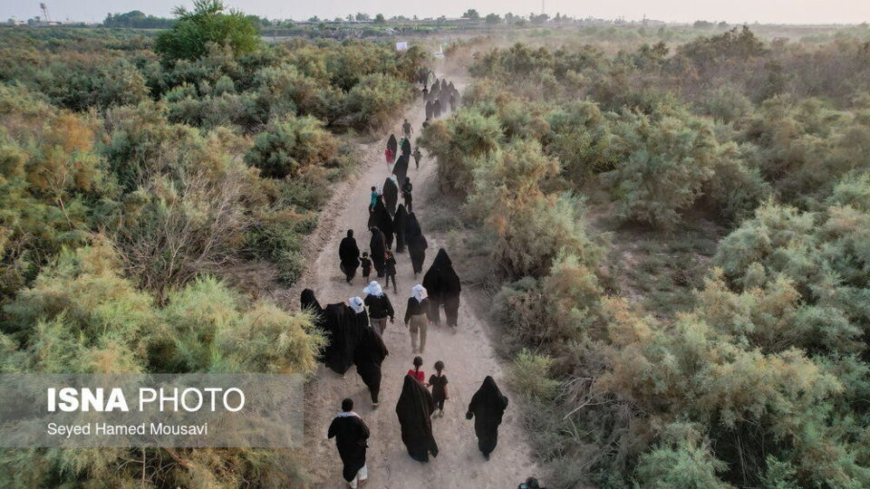 گذر زائران اربعین حسینی از رودخانه دز