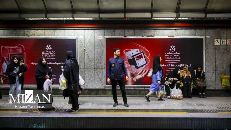 ممانعت از ورود آقایان به واگن ویژه بانوان در مترو تهران 